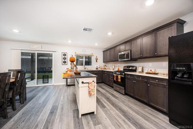 32089 Bunkhouse Rd, Winchester CA: https://media.crmls.org/mediaz/674199f1-cf15-4d5b-8c89-d979e9e53eca.jpg