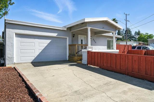 2950 Union Avenue, Hayward CA: https://media.crmls.org/mediaz/6741ad09-1f4f-424d-a3ea-4e69b0d4b6d2.jpg