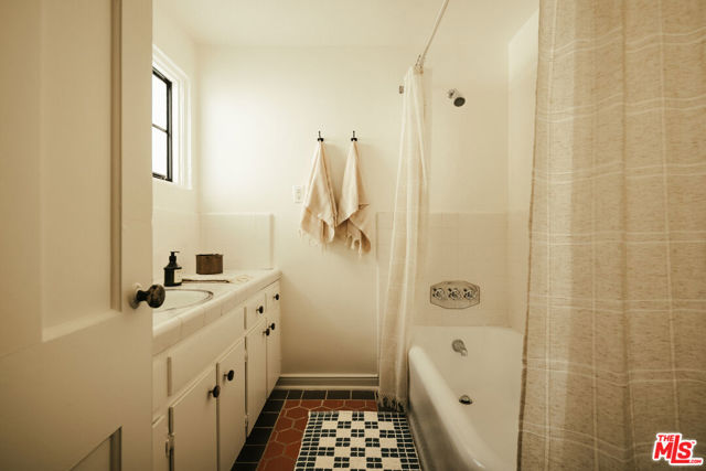 1907 S Mesa Drive, Palm Springs CA: https://media.crmls.org/mediaz/67420141-a66a-4621-9323-6bbf831663e0.jpg
