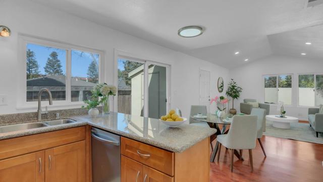 2582 Tosca Way, San Jose CA: https://media.crmls.org/mediaz/67421d3a-b7c9-493c-a2b3-9dc3989b096d.jpg