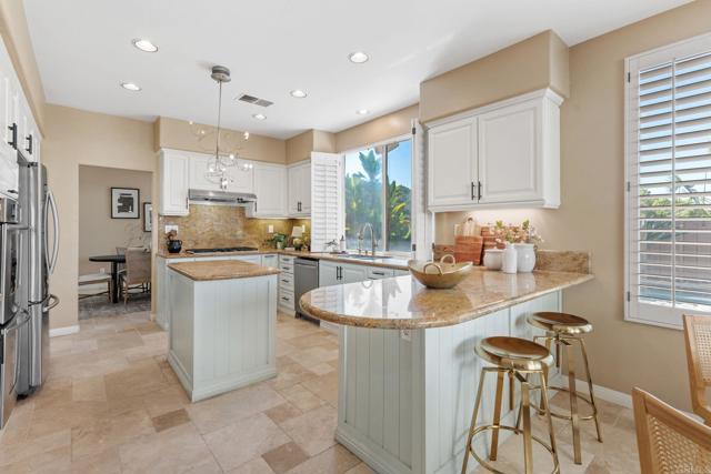 Detail Gallery Image 15 of 73 For 12204 Briar Knoll Way, San Diego,  CA 92128 - 5 Beds | 3 Baths