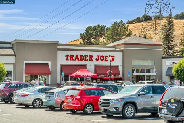 2690 Doidge Ave, Pinole CA: https://media.crmls.org/mediaz/67425491-fb9e-431d-94e4-9d01cfb89776.jpg
