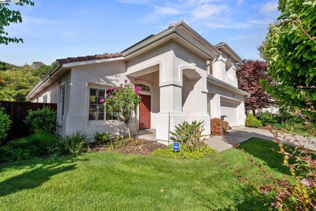 1000 Silver Maple Lane, Hayward CA: https://media.crmls.org/mediaz/6742a2e8-14e8-4367-ad31-f84ad2062702.jpg