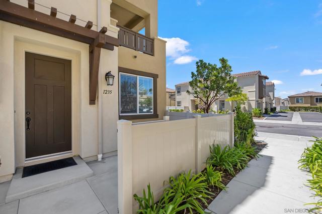 1235 Via Lucero, Oceanside CA: https://media.crmls.org/mediaz/67441140-98f6-46b5-be0b-91f60fefae42.jpg