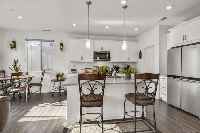 532 Enzo St, Lake Elsinore CA: https://media.crmls.org/mediaz/6744d5b3-8b6b-478f-9c65-5112daafe694.jpg