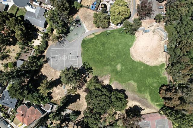 4030 Edwards Ave, Oakland CA: https://media.crmls.org/mediaz/6744fbe8-91ca-4770-8032-60cf4700d7db.jpg
