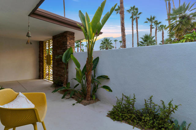 2598 S Camino Real, Palm Springs CA: https://media.crmls.org/mediaz/67454ca5-1625-48ae-b1f2-596baf32933e.jpg