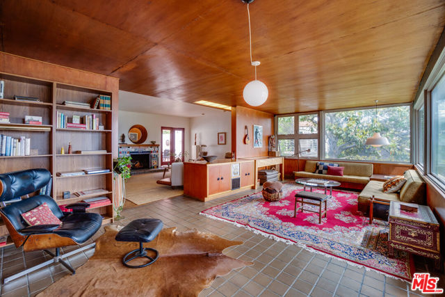 2020 Redcliff Street, Los Angeles CA: https://media.crmls.org/mediaz/67456fde-b7ac-4164-b4cc-23d35b7103d9.jpg