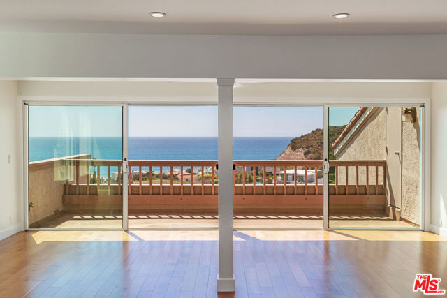 23914 De Ville Way, Malibu CA: https://media.crmls.org/mediaz/6745d696-7f09-4d88-9f9a-e1694a719d7e.jpg