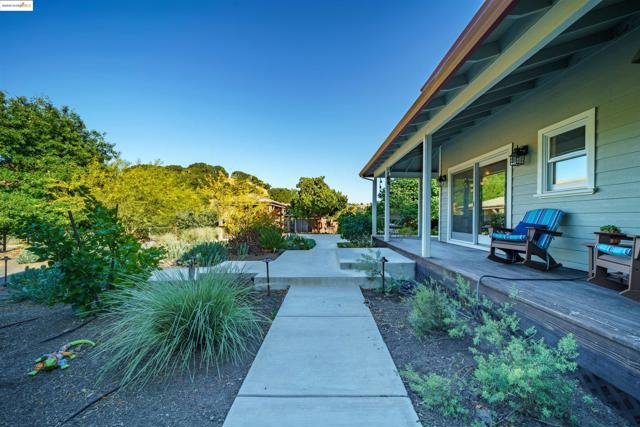 300 Rancho de Maria, Martinez CA: https://media.crmls.org/mediaz/6746336e-8269-4e6e-8863-4769ed8b19d5.jpg