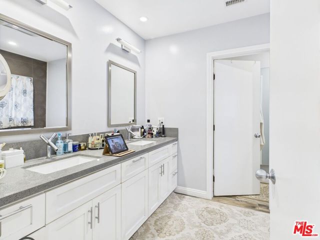 4723 Dunas Lane, Tarzana CA: https://media.crmls.org/mediaz/67471e97-49fa-4587-88be-cf098d51559f.jpg