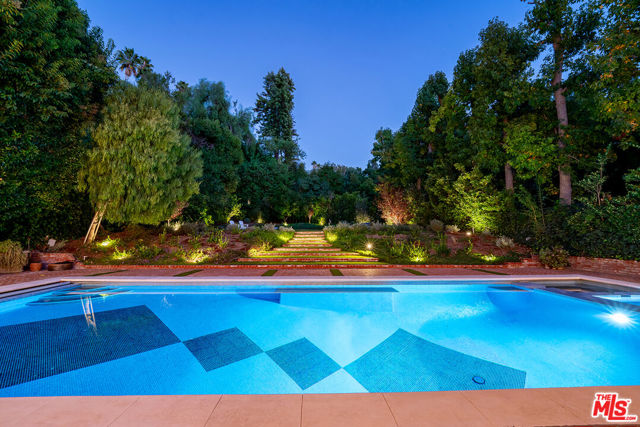 4714 Balboa Avenue, Encino CA: https://media.crmls.org/mediaz/67472da3-08e7-446a-9ce9-547702a319fd.jpg