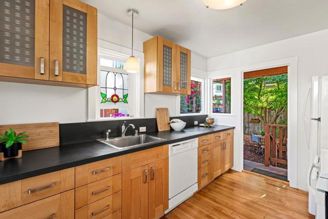 212 Gilbert Avenue, Menlo Park CA: https://media.crmls.org/mediaz/6747c632-3b5b-47d0-9fdf-2565e1015fe7.jpg
