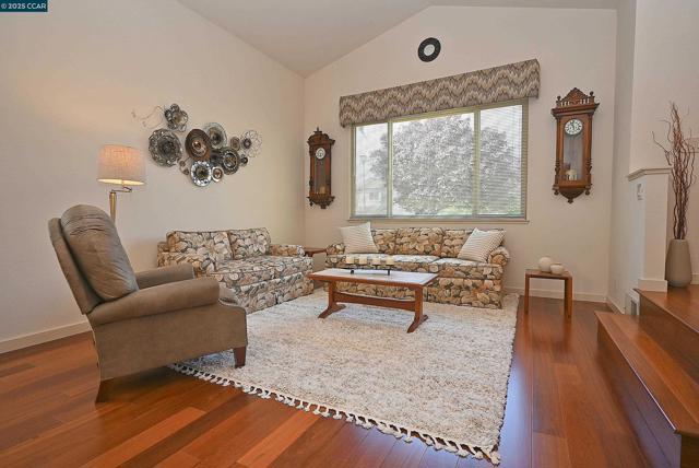 594 Morning Glory Dr, Benicia CA: https://media.crmls.org/mediaz/6748113c-8761-4849-bc48-7aa8a50cae1f.jpg