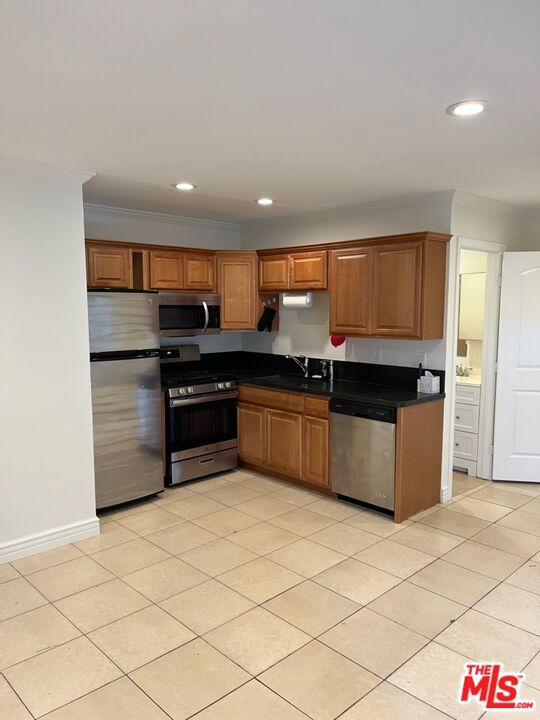 6208 Calvin Avenue photo 1