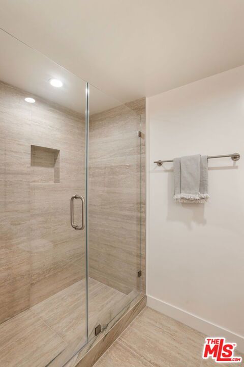 13600 Marina Pointe Drive, 604 photo 11