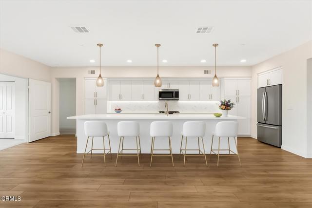 Detail Gallery Image 2 of 45 For 2830 Wagon Wheel Rd #304,  Oxnard,  CA 93036 - 4 Beds | 2/1 Baths