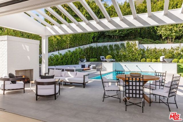 755 Napoli Drive, Pacific Palisades CA: https://media.crmls.org/mediaz/67491b8b-115c-4453-a585-8aa37328a71a.jpg