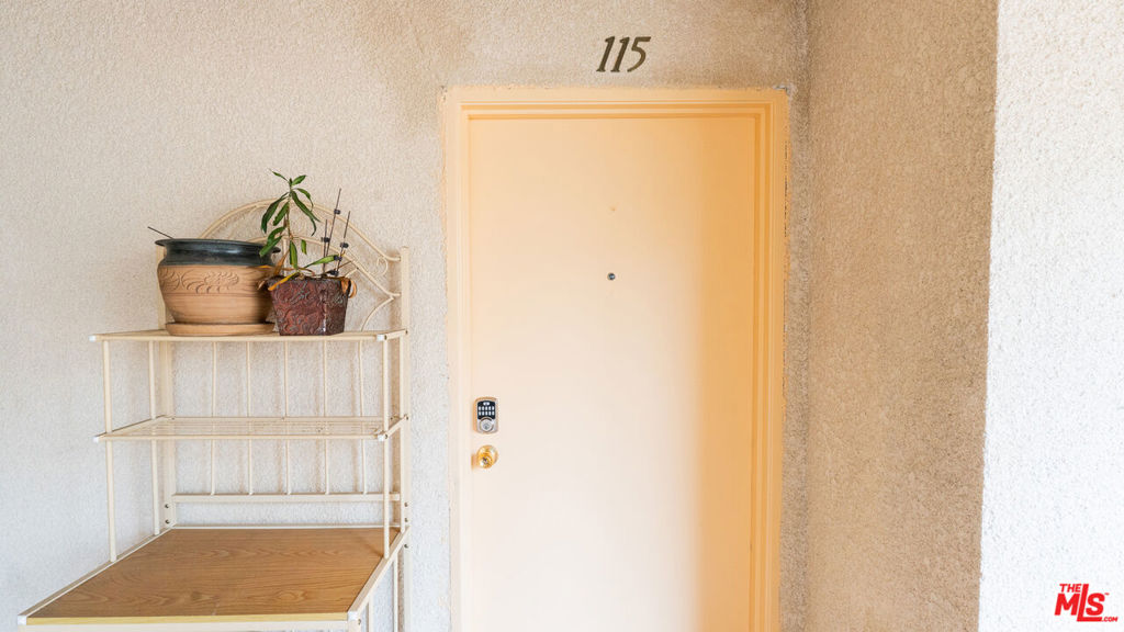 https://media.crmls.org/mediaz/6749604d-5760-46a0-bd72-5dbba5712825.jpg?preset=X-Large