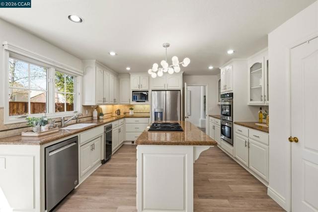 Image 16 of 54 For 121 Rassani Dr