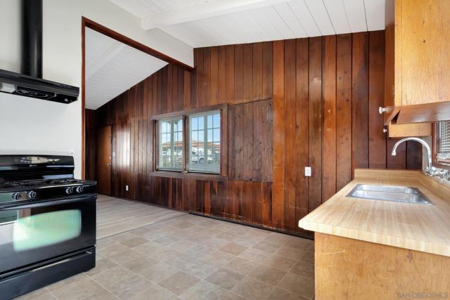 2194 96 Bonita St, Lemon Grove CA: https://media.crmls.org/mediaz/6749d44b-214f-4ee1-84ad-6f36b54b7056.jpg
