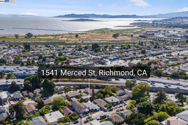 1541 Merced Street, Richmond CA: https://media.crmls.org/mediaz/674a9d88-5657-4b65-9ab2-5f696ecf9817.jpg