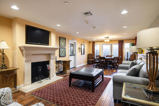 13200 Moorpark Street, Sherman Oaks CA: https://media.crmls.org/mediaz/674bb741-87fe-463d-b55b-35e3bceb1ed7.jpg