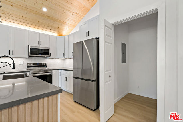 23906 1/2 Darbun Drive, Newhall CA: https://media.crmls.org/mediaz/674c09cf-cb7c-4edb-92b4-8df6b36a8fc3.jpg
