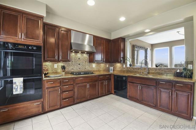 2025 Fabled Waters Dr., Spring Valley CA: https://media.crmls.org/mediaz/674c4cdb-5b04-41ff-b13e-3d7806be278b.jpg