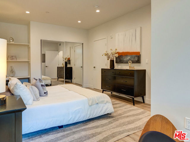338 N Mariposa Avenue, Los Angeles CA: https://media.crmls.org/mediaz/674c7c48-e36f-4d8a-a818-e0270c28ff81.jpg