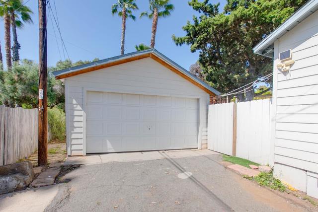928 930 Osborne Street, Vista CA: https://media.crmls.org/mediaz/674cba74-7e87-4e88-b454-c4259d891cf9.jpg