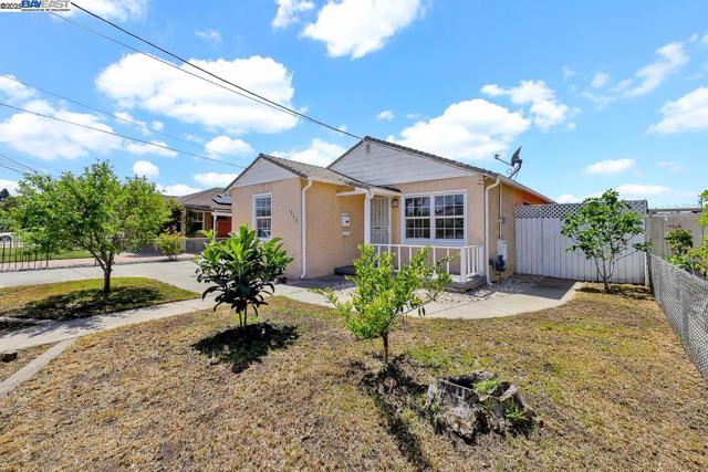 1069 Melcher St, San Leandro CA: https://media.crmls.org/mediaz/674cbcad-fac5-42be-9cc8-de6e3e54bfe7.jpg