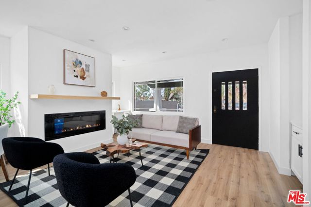 1050 W 48th Street, Los Angeles CA: https://media.crmls.org/mediaz/674d6673-239d-47fc-b989-58558d11fad7.jpg