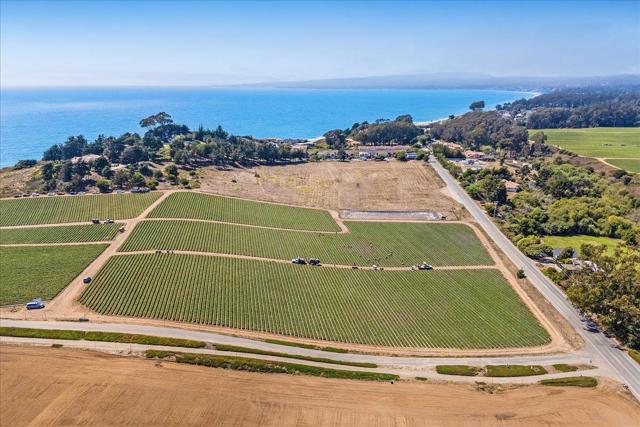 390 Heather Point Lane, Watsonville CA: https://media.crmls.org/mediaz/674dbf51-7226-4362-85f2-080239d5fcee.jpg