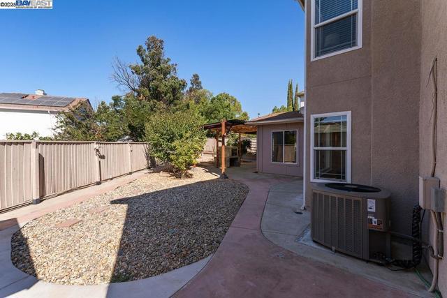 1429 BLUESAGE COURT, Tracy CA: https://media.crmls.org/mediaz/674dc4b8-95b6-45d4-bf99-154d4a3bf5bd.jpg