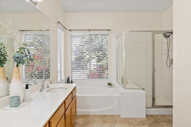 Detail Gallery Image 5 of 47 For 230 Venetia Way, Oceanside,  CA 92057 - 3 Beds | 2/1 Baths