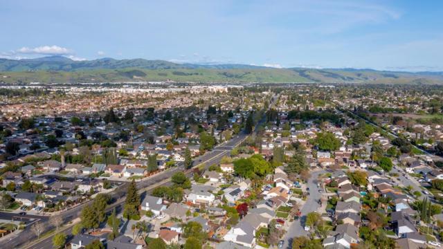 462 Madison Drive, San Jose CA: https://media.crmls.org/mediaz/674de36a-12da-4ded-85cb-f51fc57aa961.jpg