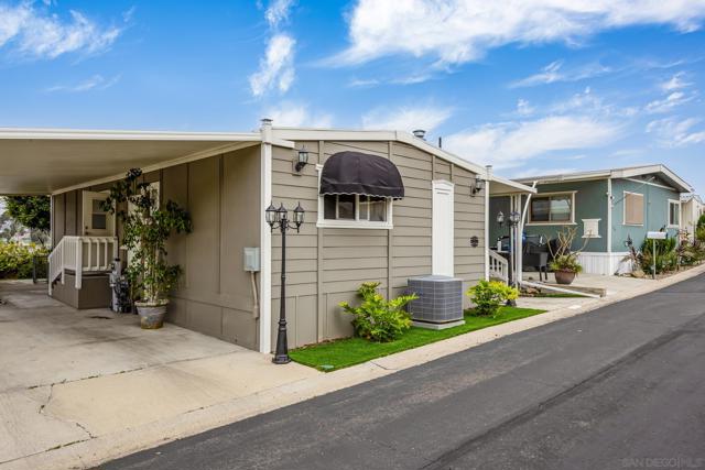 1815 Sweetwater Rd, Spring Valley CA: https://media.crmls.org/mediaz/674e4377-8c31-4a07-8e5b-267f28b8ab99.jpg