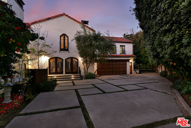 4352 Forman Avenue, Toluca Lake CA: https://media.crmls.org/mediaz/674f2e35-f696-46e0-a615-7428b803efc5.jpg