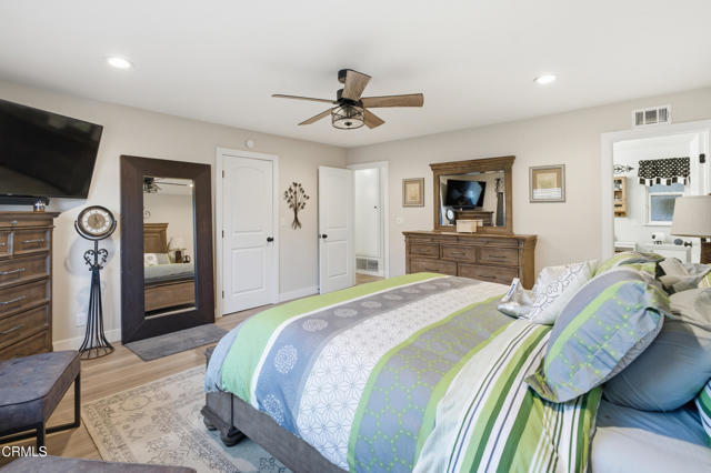 2174 WILCOX Street, Camarillo CA: https://media.crmls.org/mediaz/674fc3cb-cef4-4281-b249-6ff11f341e02.jpg