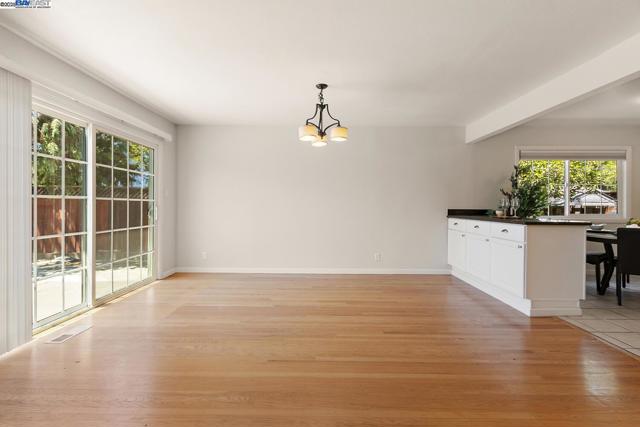 5221 Roxanne Ct, Livermore CA: https://media.crmls.org/mediaz/674fd16d-5811-420f-a685-3d937471091c.jpg