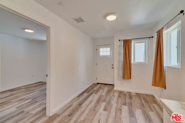 15011 Hartsook Street, Sherman Oaks CA: https://media.crmls.org/mediaz/674fe7c5-2410-4113-a5f4-2ad18015cf03.jpg