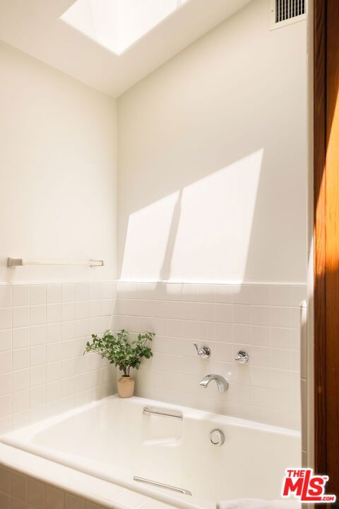306 AMALFI Drive, Santa Monica CA: https://media.crmls.org/mediaz/674ffc36-6374-48cf-936e-092f82a68095.jpg