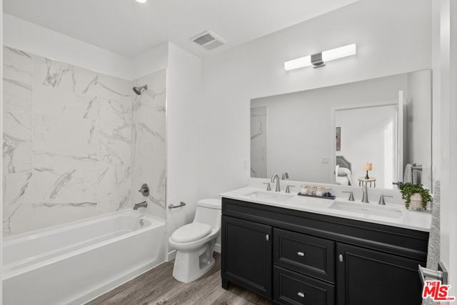 5110 Cahuenga Boulevard, North Hollywood CA: https://media.crmls.org/mediaz/675023ba-2eec-442a-8a99-a52ee5b64b09.jpg