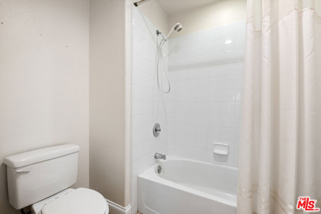 12975 Agustin Place, Playa Vista CA: https://media.crmls.org/mediaz/67505752-e7f4-4c0f-8038-5e1474f93647.jpg