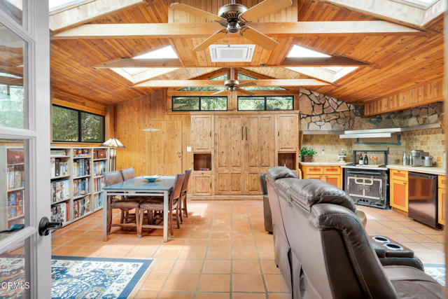 600 Woodland Drive, Sierra Madre CA: https://media.crmls.org/mediaz/6750c62a-107d-448d-82b7-467d5b681112.jpg