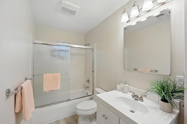 6751 Positano Lane, San Jose CA: https://media.crmls.org/mediaz/6750e35f-681a-463e-b895-00e314ec6865.jpg