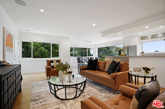 15224 Encanto Drive, Sherman Oaks CA: https://media.crmls.org/mediaz/67510a49-0776-4c4c-9bf7-ce1c2a5735ac.jpg