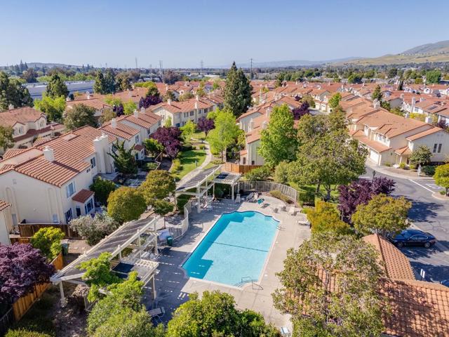356 Meadowhaven Way, Milpitas CA: https://media.crmls.org/mediaz/675201b1-2d26-461a-947c-51de8cd705c7.jpg