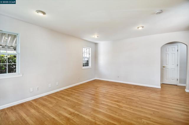 973 Paradise Blvd, Hayward CA: https://media.crmls.org/mediaz/67520bff-cfd6-4304-bf1f-609e7706d549.jpg
